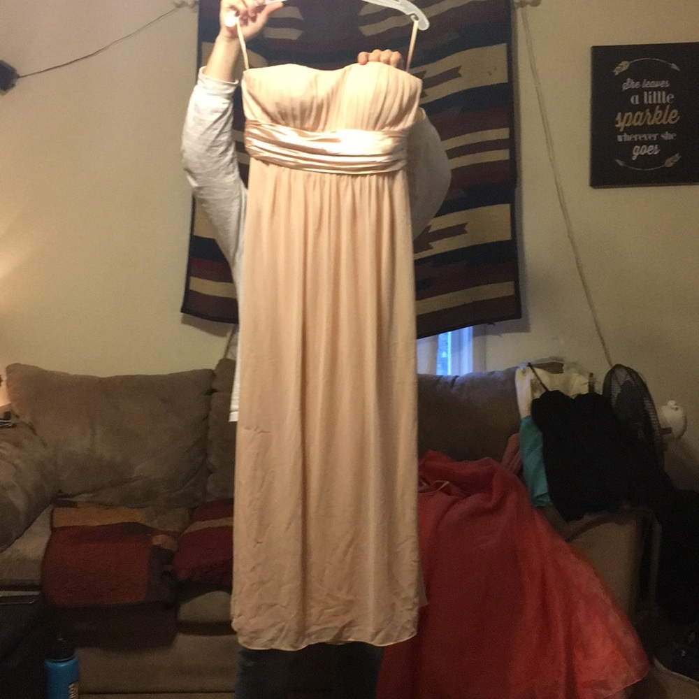 A bush strapless long dress